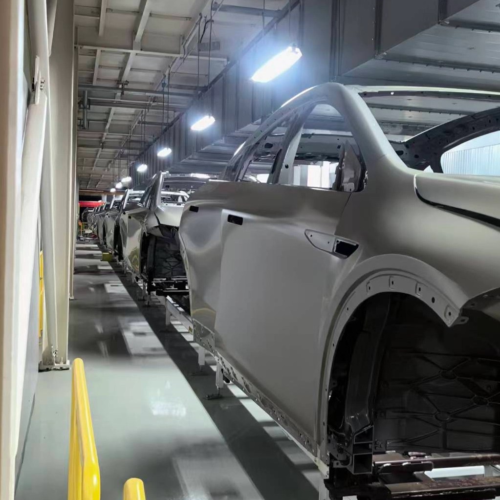 Kasin Team během novoročn&iacute;ch sv&aacute;tků dod&aacute;v&aacute; modernizaci linky pozemn&iacute;ho dopravn&iacute;ku v z&aacute;vodě XPENG Auto