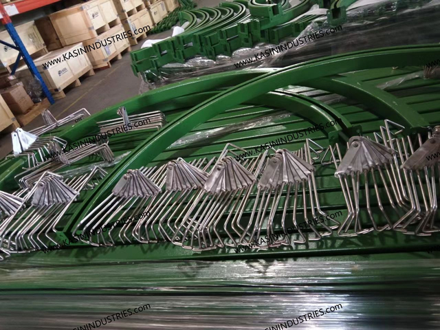 Uzavřen&yacute; p&aacute;sov&yacute; dopravn&iacute;k s dopravn&iacute;kem řady 7000